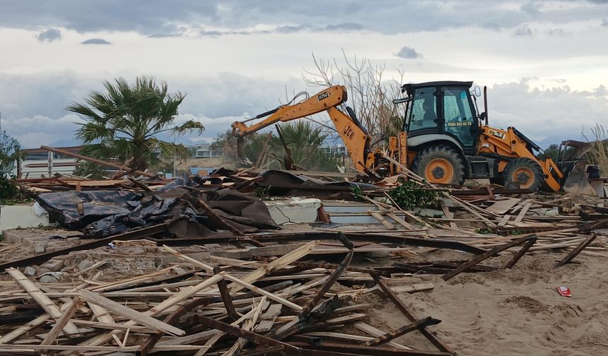 Doğu Plajı'ndaki işletmelerin tahliyesine başlandı