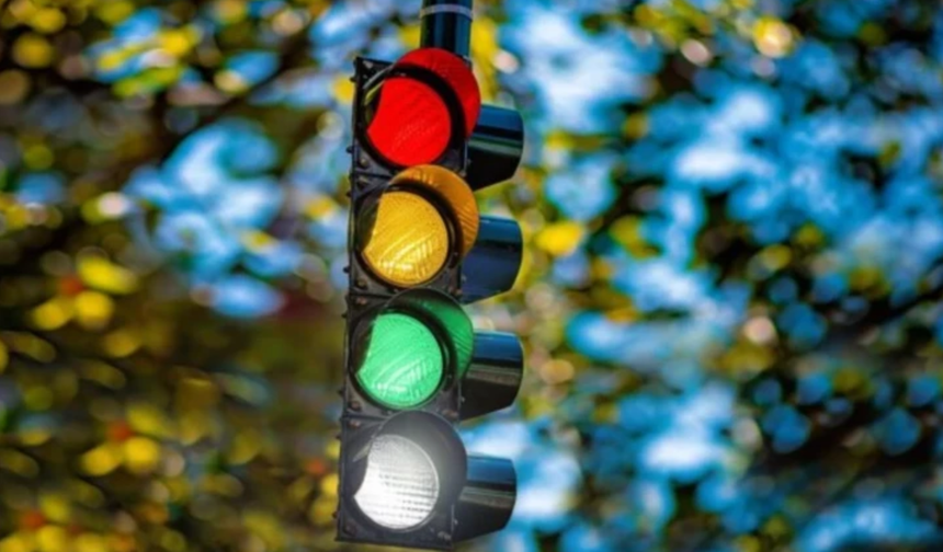 Trafik Lambalarına Dördüncü Renk