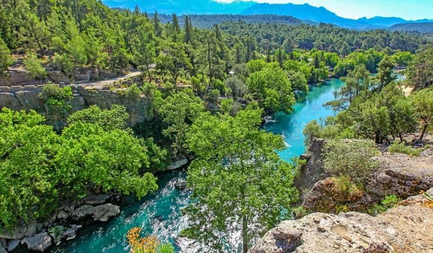 Antalya’nın milli parklarını yapılaşmaya açacak yasa geçti