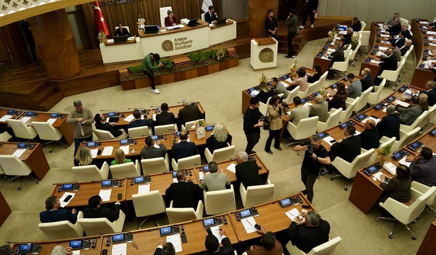 Böcek’in kurduğu esnaf dairesi için kapatma teklifi