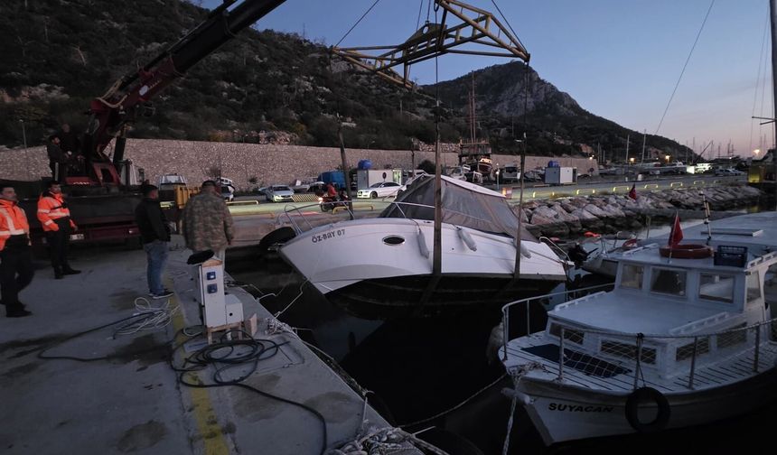 Kayyum yönetimindeki barınakta bir tekne daha battı