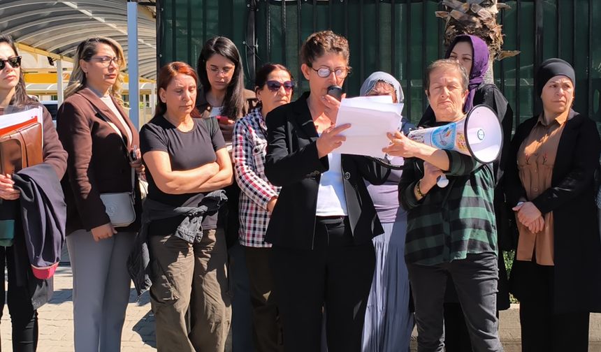 DEM'den saç örgülü pankata el konulmasına suç duyurusu