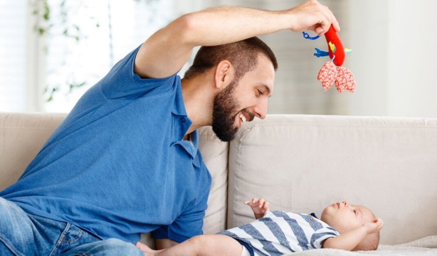 Babalık izni ikiye katlandı: 10 güne çıkarıldı