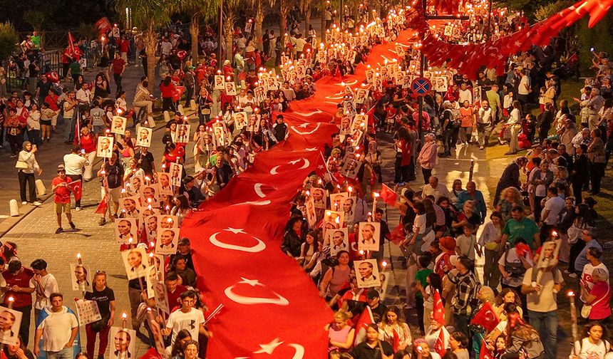 Antalya sokaklarında 19 Mayıs coşkusu