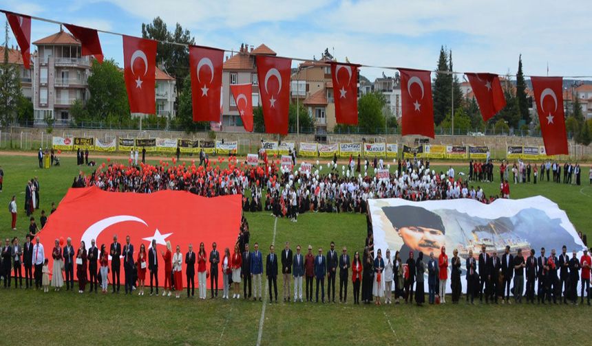 Gençlik ve Spor Bayramı'nı coşkuyla kutladılar