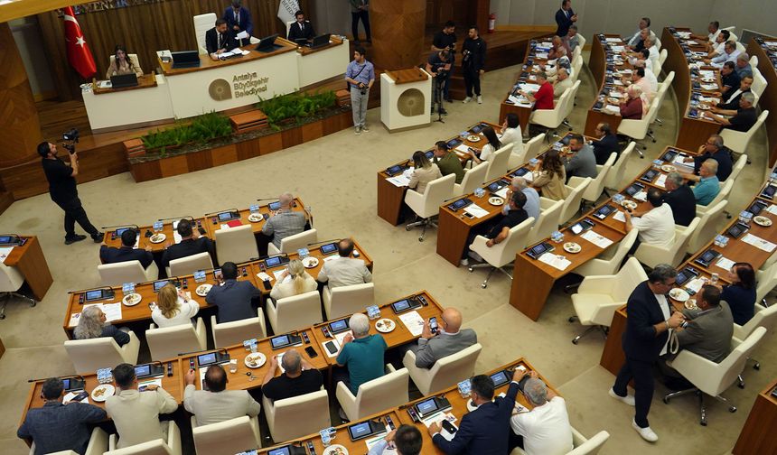 Büyükşehir Meclisi’nde trafik, sinek ve demokrasi tartışması