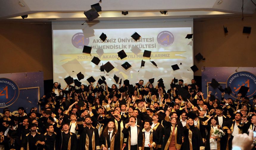 Akdeniz Üniversitesi'nde mühendisler mezun oldu