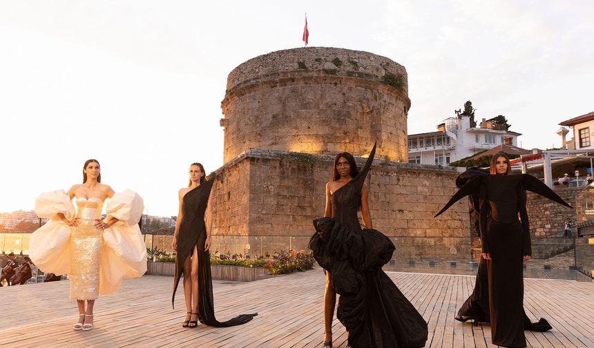 Moda, tarih ve sanatın büyülü buluşması