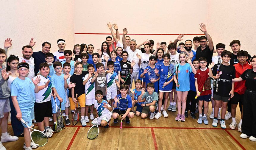 Ümit Uysal Squash Turnuvası'nda sporcularla buluştu