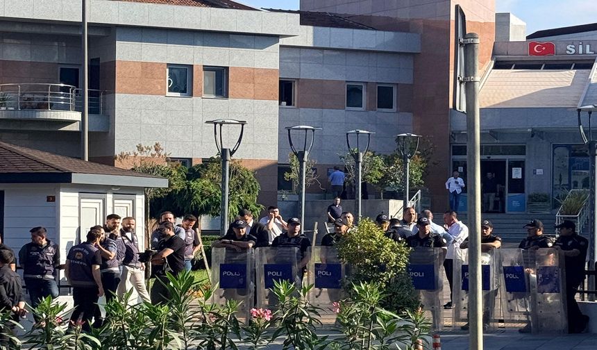 Silivri Belediyesi'ne operasyon: 17 gözaltı